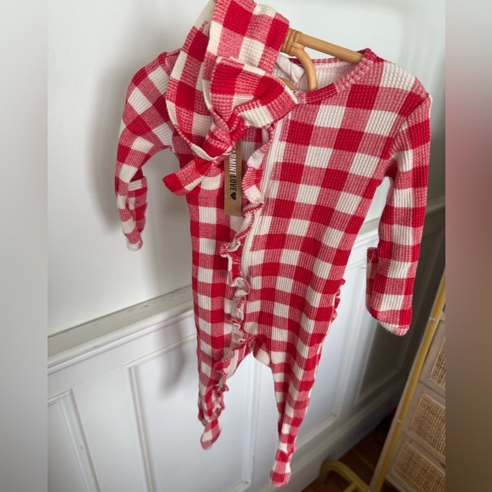 Adorable pjs and bow set in excellent condition. The bow has never been used.